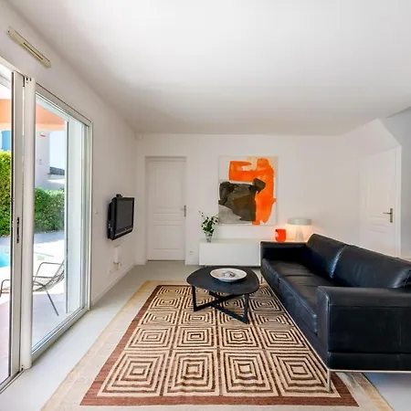 Family With Pool, 5 Min Walk To Hébergement de vacances