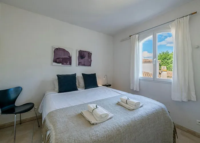 Family With Pool, 5 Min Walk To *