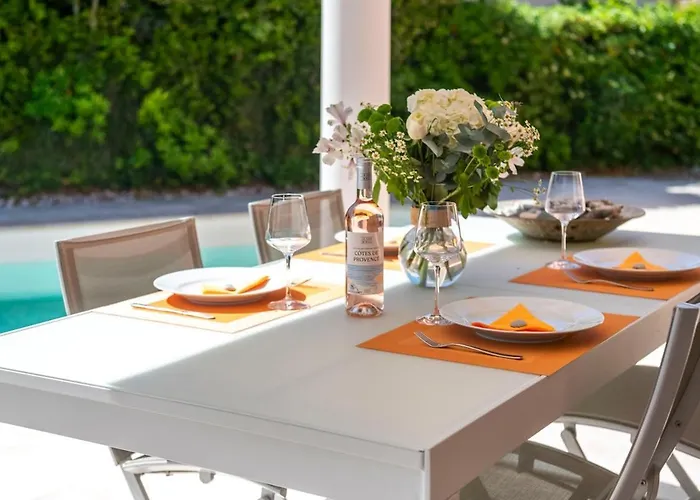 Hébergement de vacances Family With Pool, 5 Min Walk To *