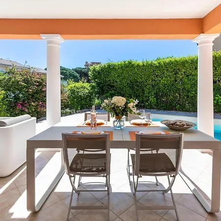 Family With Pool, 5 Min Walk To Dom wakacyjny Sainte-Maxime