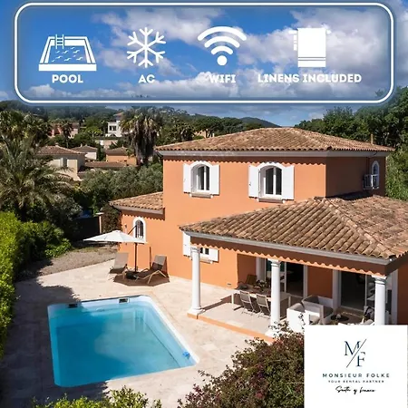 Дом отдыха Family With Pool, 5 Min Walk To