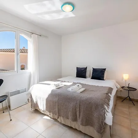 Family With Pool, 5 Min Walk To