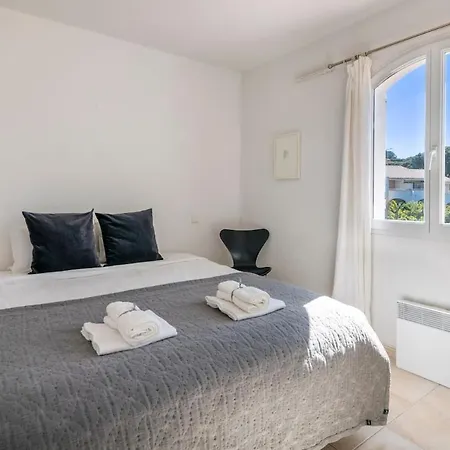 Holiday home Family With Pool, 5 Min Walk To