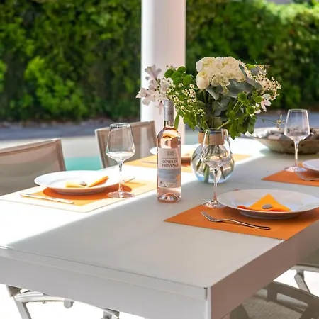 Holiday home Family With Pool, 5 Min Walk To *