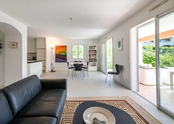 Family With Pool, 5 Min Walk To *