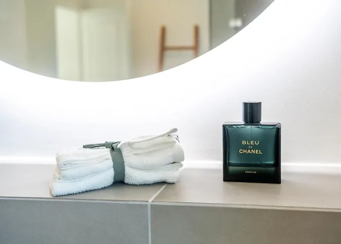 Family With Pool, 5 Min Walk To