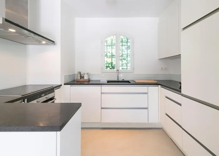 Family With Pool, 5 Min Walk To Vakantiehuis Sainte-Maxime