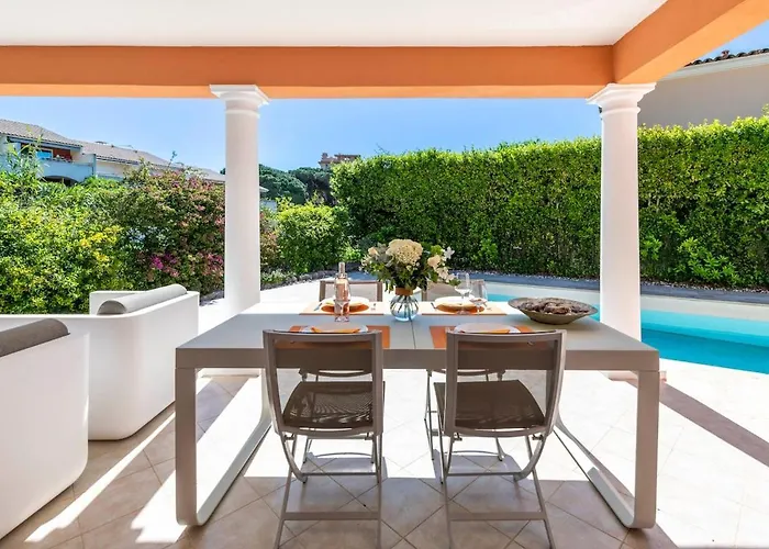 Family With Pool, 5 Min Walk To Dom wakacyjny Sainte-Maxime