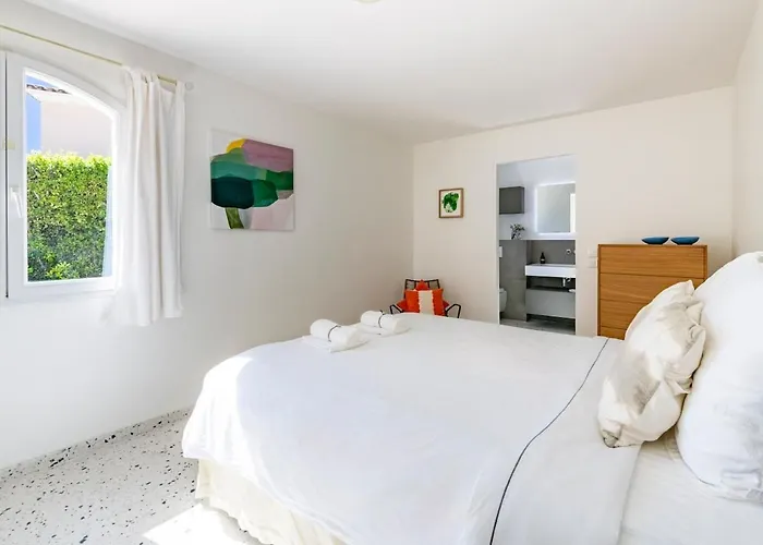 Family With Pool, 5 Min Walk To *