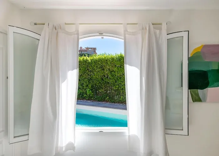 Family With Pool, 5 Min Walk To Dom wakacyjny