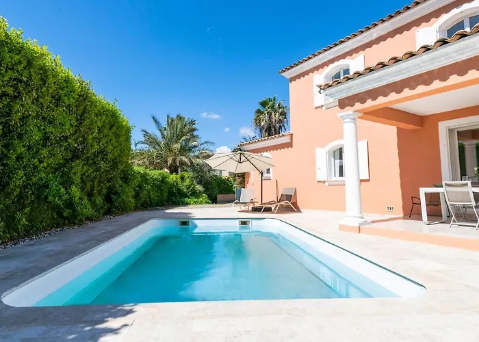 Family With Pool, 5 Min Walk To *