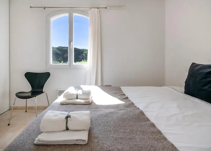 Family With Pool, 5 Min Walk To Holiday home Sainte-Maxime